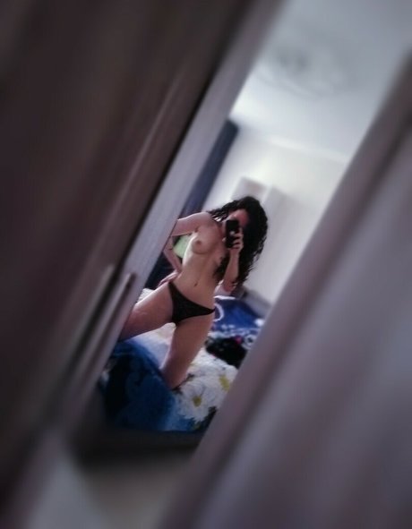 Olya Holmes model best images