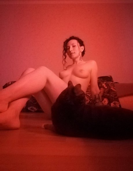 Olya Holmes best model gallery