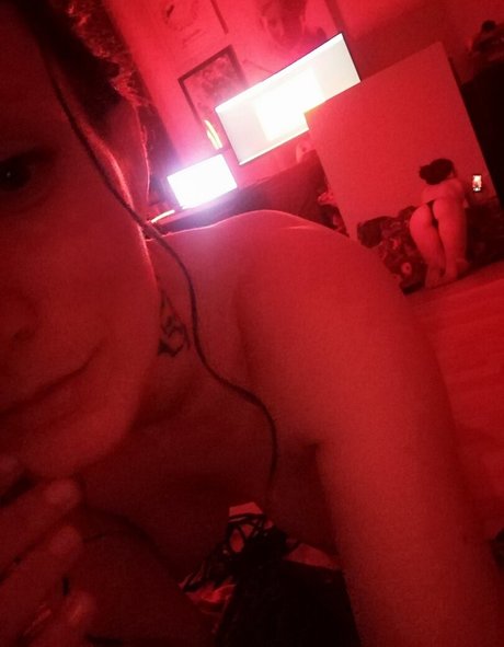 Olya Holmes high quality pornstar pics