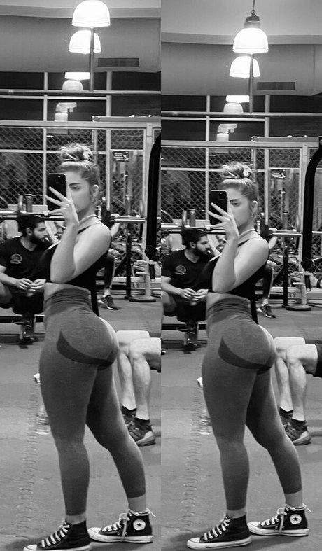 Ela Be eri sexy model photo