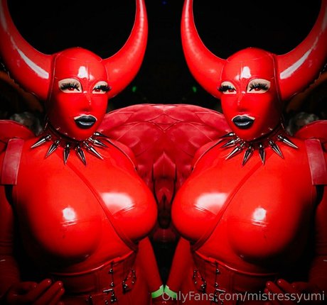 mistressyumi sexy model pics