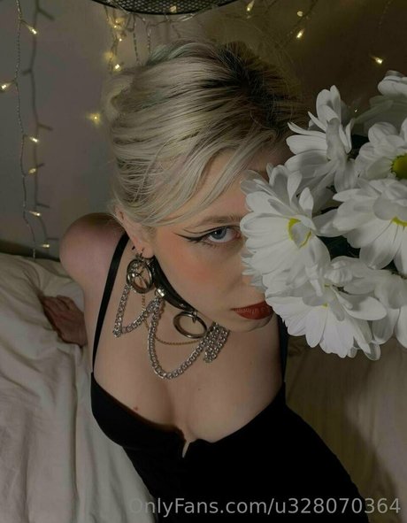 woodsnaomi pornstar art image