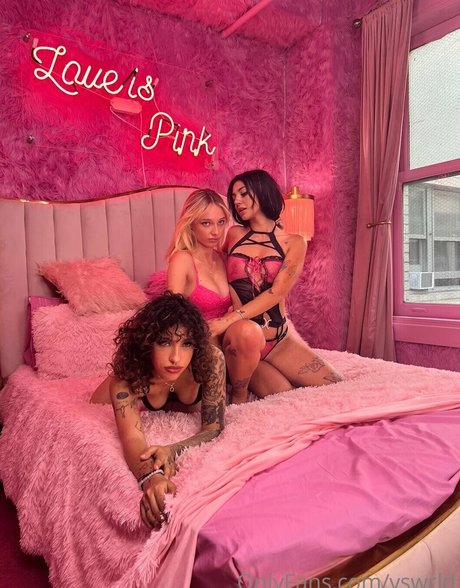 Vswrld art model galleries