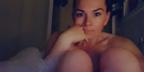 Ittie bittie titties model adult gallery