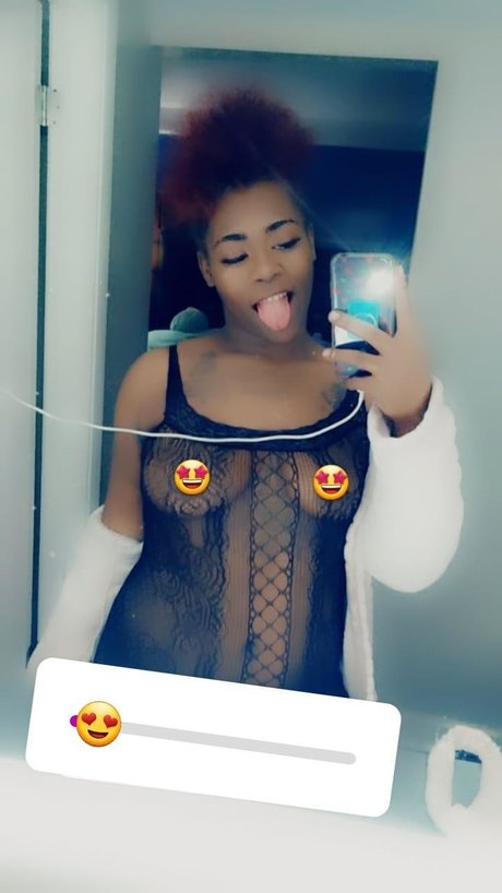 ItssHennesseyyy nude actress img