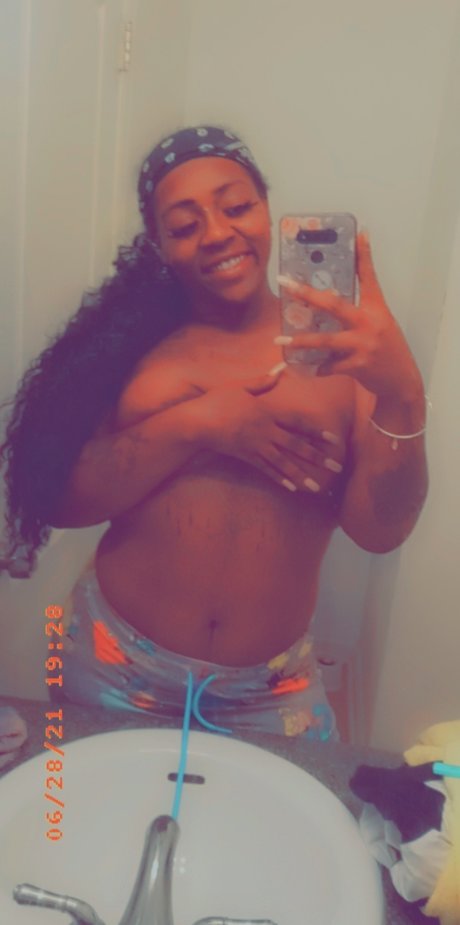 ItssHennesseyyy pornstar sexy pic