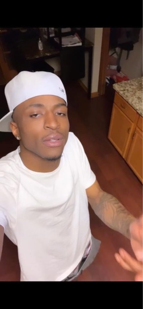 Mojo YFS nude pornstar img