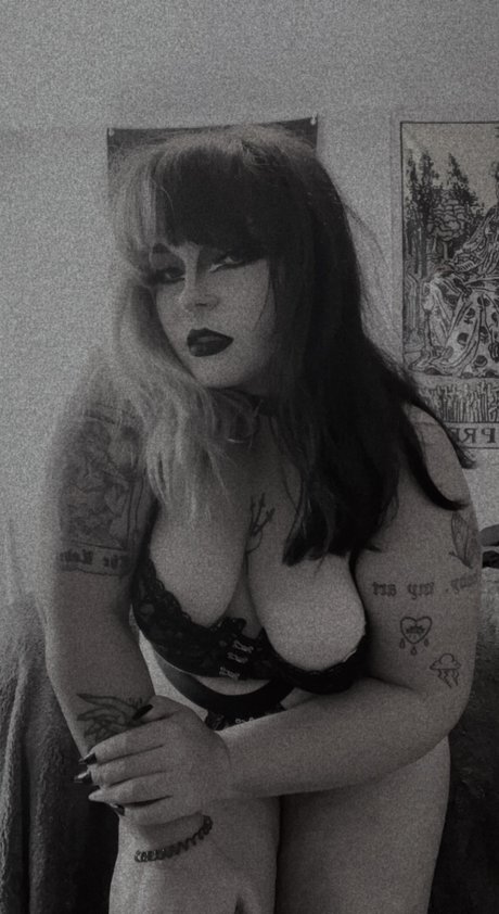 mara ur thicc goth gf porn star img