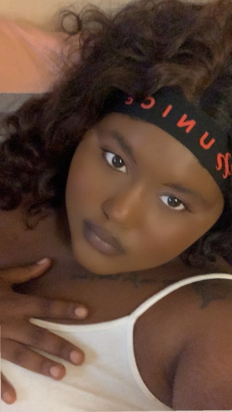 Khi_ model exclusive img