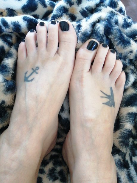 Margpoulette model free images