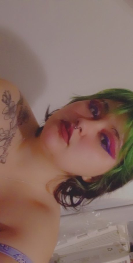 Lucie Hill naked model gallery