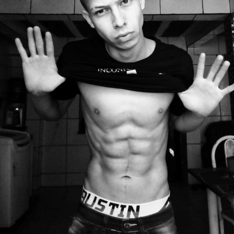 _YureRodrig sexy star pic