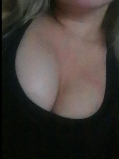 _Your Queen_ model xxx picture