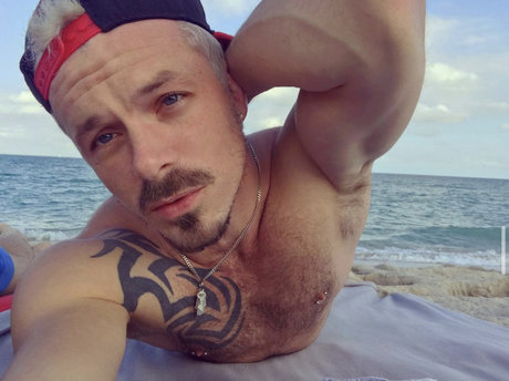 Jimmie Slater model top photo