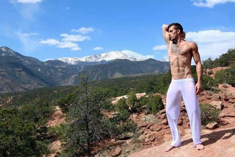 Jimmie Slater model pretty pic