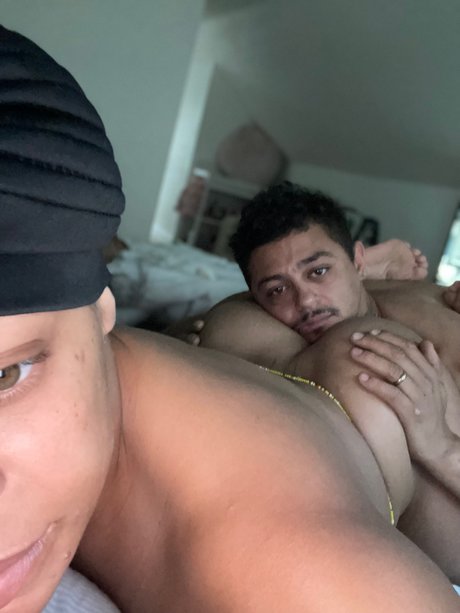 marriedtwins star exclusive pic