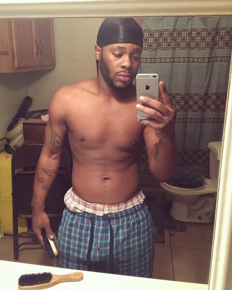 DingDong Black nude star images