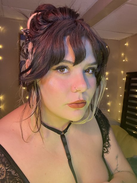 _Mother Maeve_ naked actress img