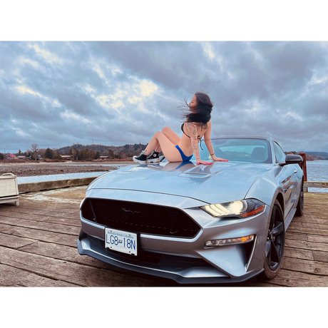 Tiny Meeks model beautiful images