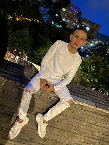 Sebastian Angel model top img