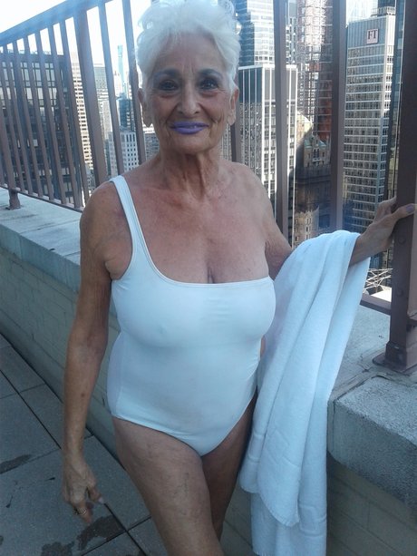 Hottie Hattie free actress galleries