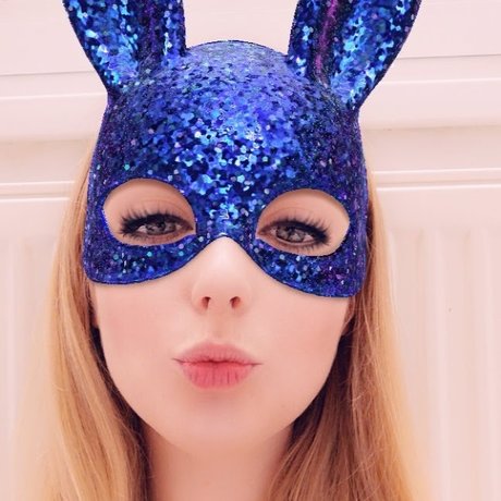 Naughtypipi adult star image