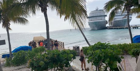 Yurrr model adult photo