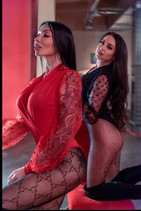 TwinsCaroline s sex pornstar archive