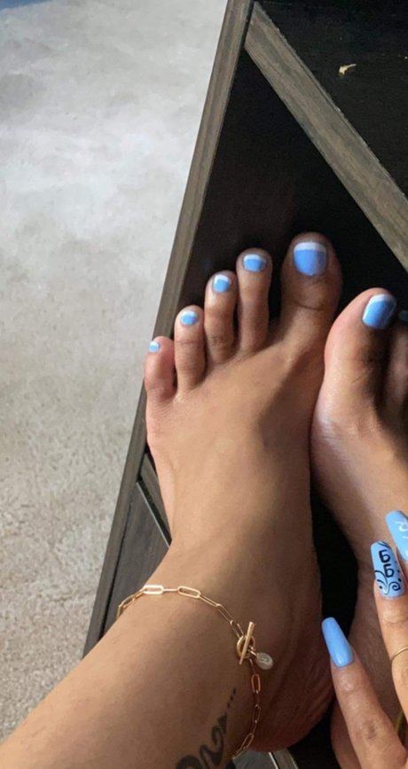 _Trio Of Toes_ nude star photos