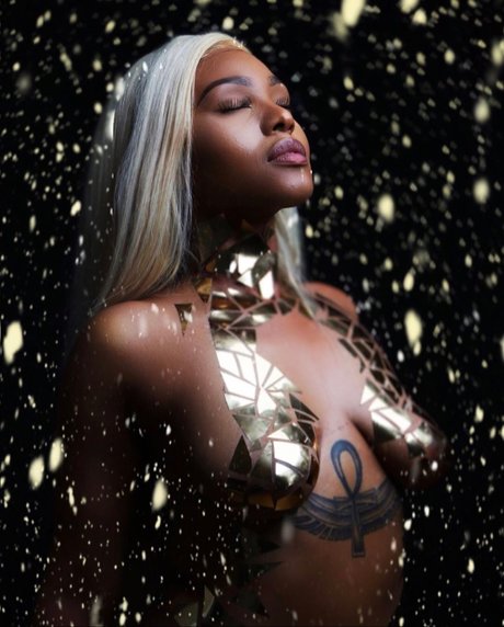 Saged Pussy model pretty pics