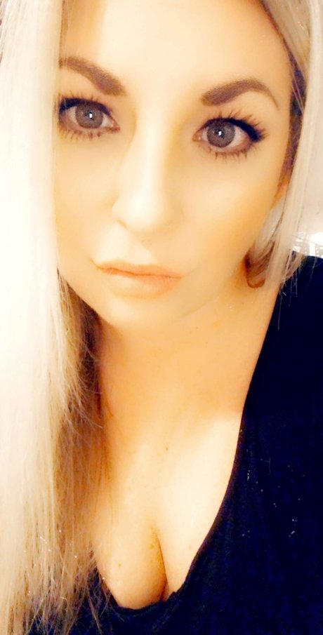 Linzi_ model adult img