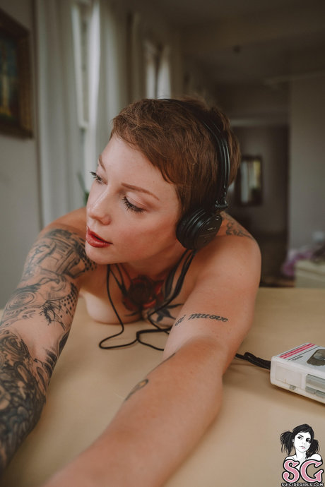 Aadie Lee sexy model galleries