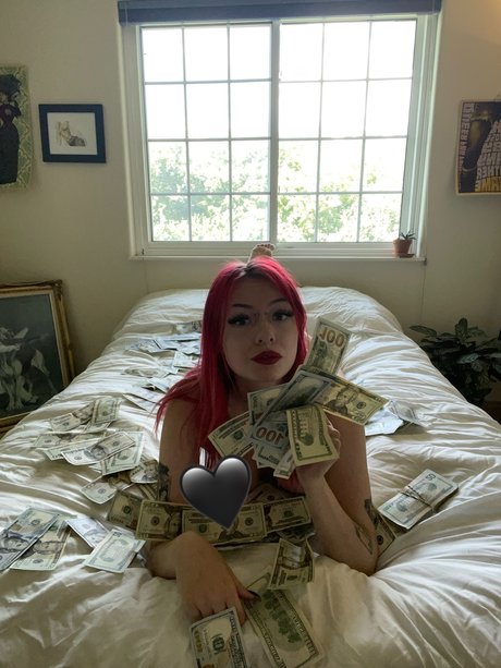 Deity Crisco model naked picture