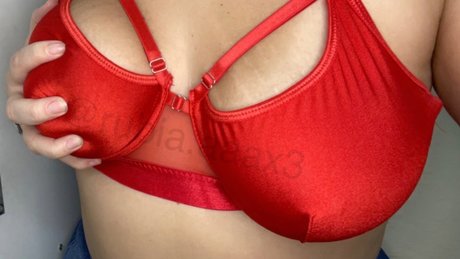 Rubia aaax3 pretty model gallery