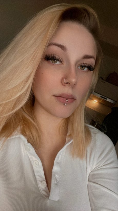 Laura Vinora xxx pornstar images