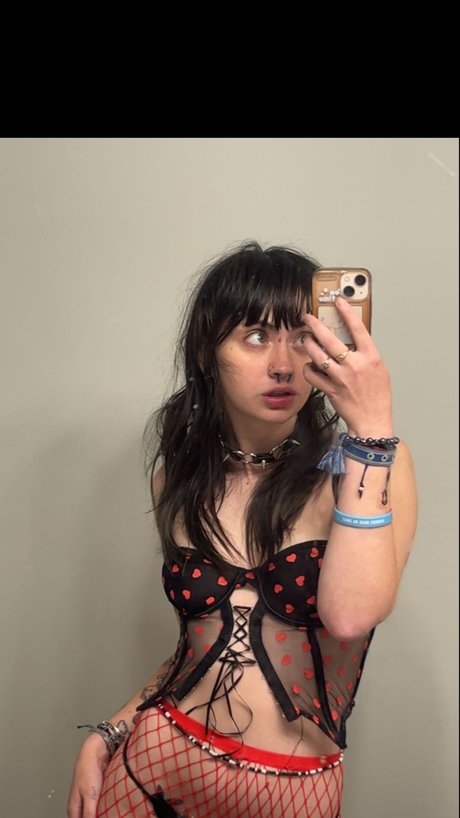 _Grim_ xxx model pic