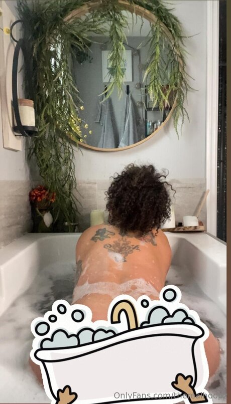 Hoopz sexy model image