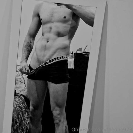 SB TOP 6_ naked model picture