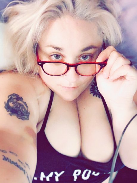 Roxy Silver adult star img