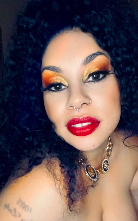 Gorgeous One pornographic model archive