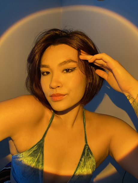 Fine China star nude pics