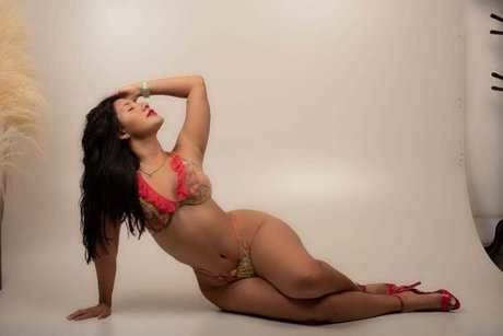 Carolyne model naked galleries