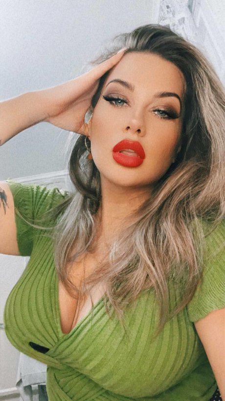 Yulia VIP erotic pornstar pic