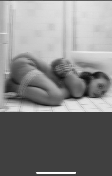 u26118559 free model images