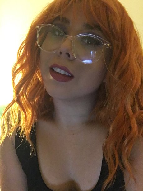 Olivia Laa naked model pic