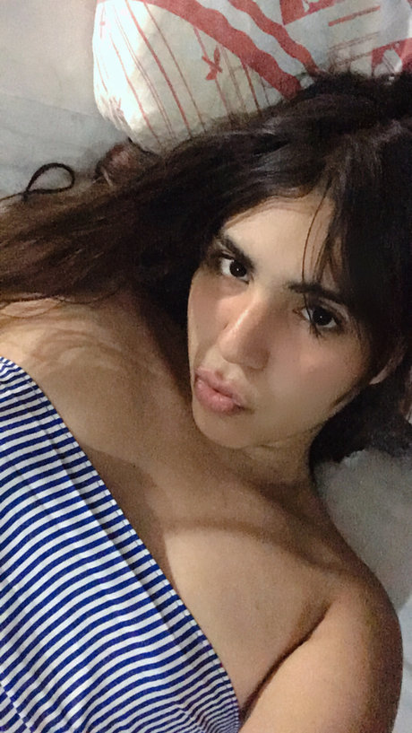 K I K A star nude archive