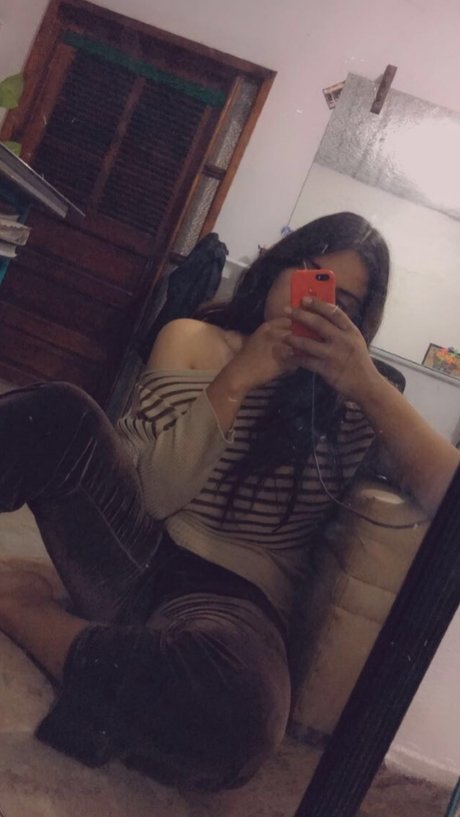 K I K A naked pornstar pic