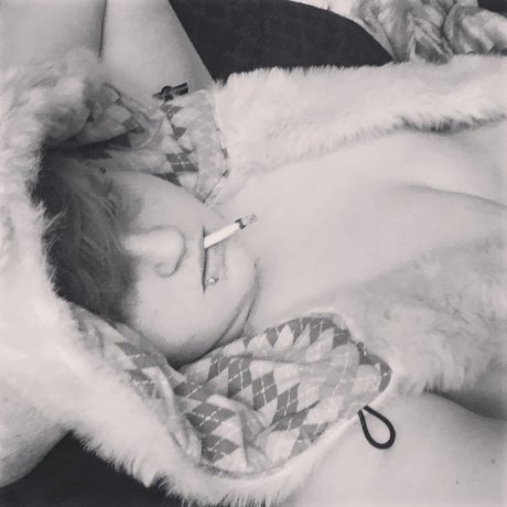 the naked stoner model exclusive images