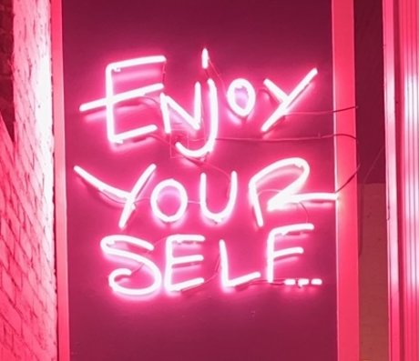 Live Easily beautiful actress photo