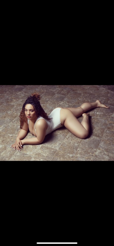 SimplyQueenT pornstar perfect photo